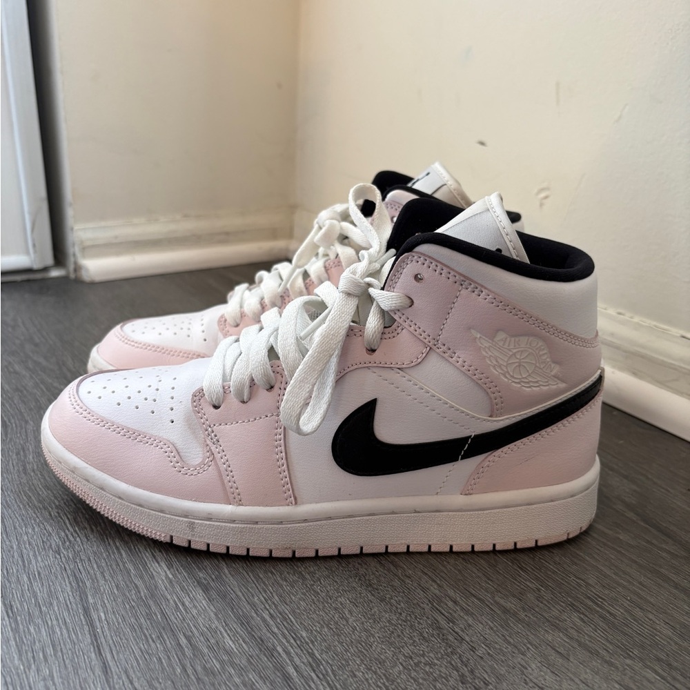 Women’s Nike Air Jordan 1 Mid Rose